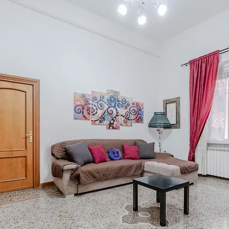 Apartment Comfy In Genova's St Teodoro District