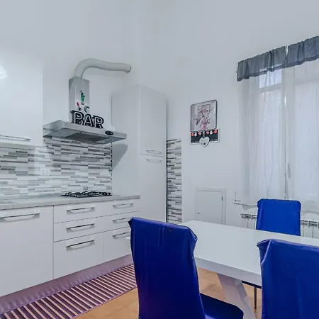 Apartment Comfy In Genova's St Teodoro District